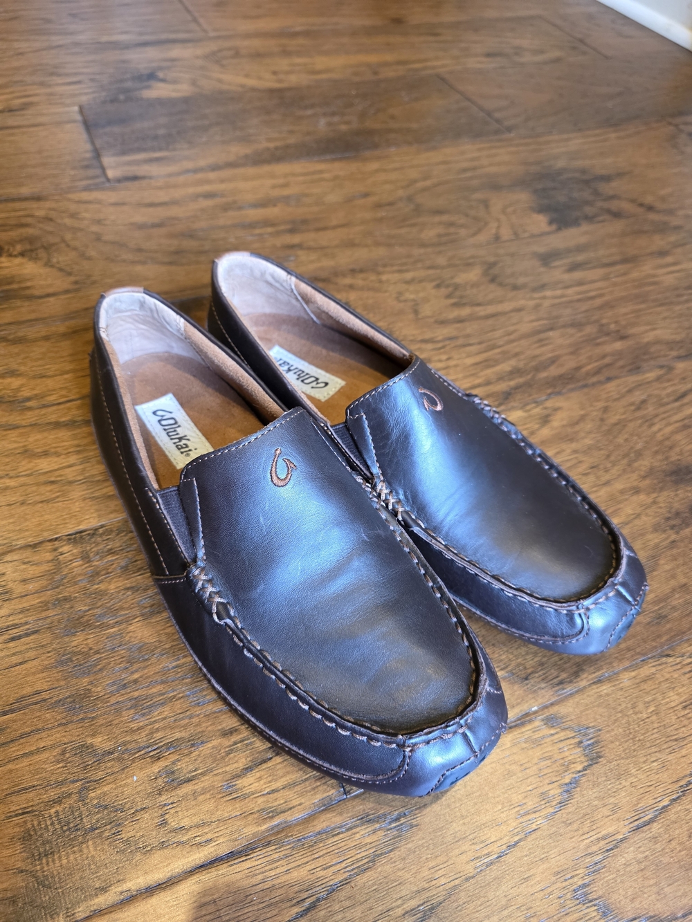 OluKai Akepa Moc Men's 8.5 Dark Chocolate Brown Leather Slip-on Loafers